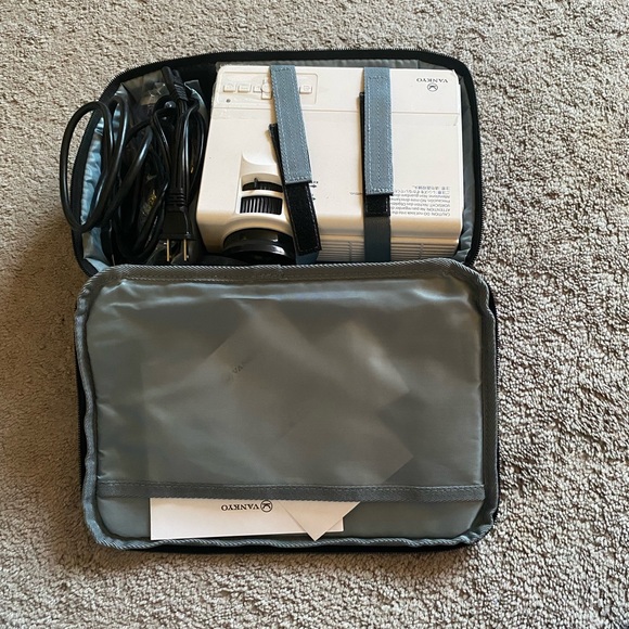 Vanyko Leisure 3 Projector - Picture 12 of 12